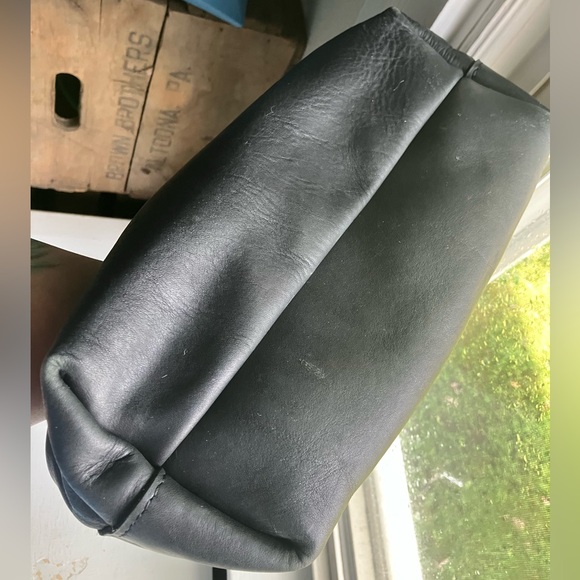 SMOOTH BLACK Portland Leather Goods Full Sized Zippered Crossbody tote FSCB - Picture 11 of 13